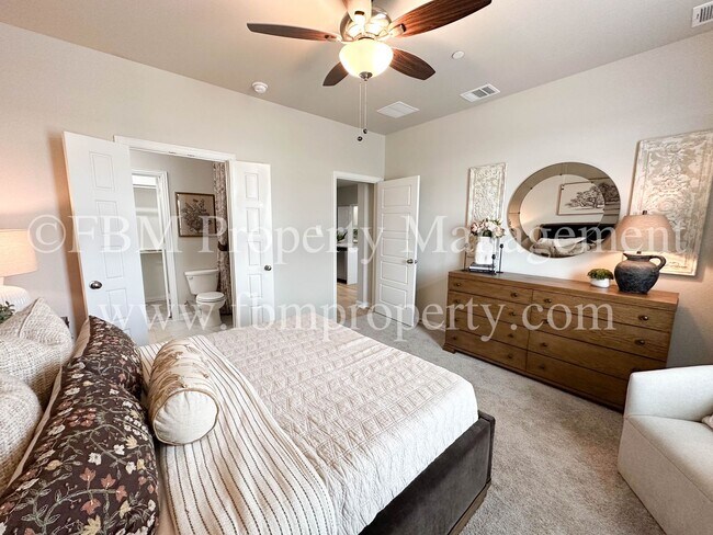 Building Photo - 2113 Luna Dr