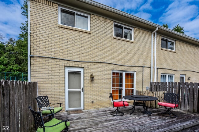Building Photo - 5516 Greenview Dr