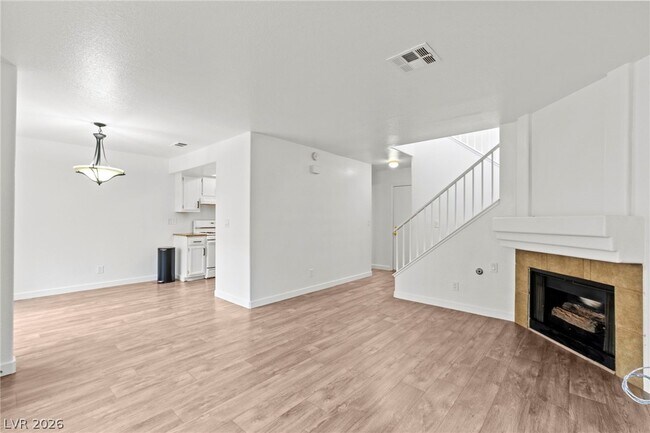 Building Photo - 2212 Silver Pine Dr