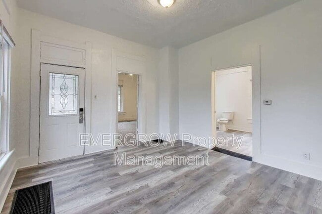 Building Photo - 2219 Hovey St