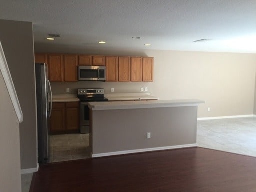 Building Photo - Avalon Park: 3 Bedroom, 2.5 Bath, 2 Car Garage Townhome