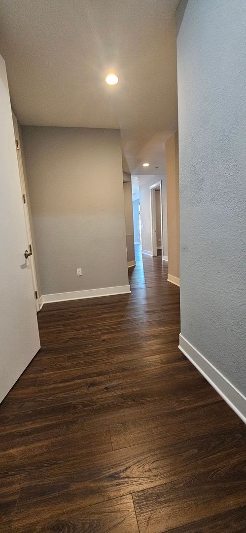 Building Photo - Congress Park High Rise Living! Huge Main Floor 2 Bed 2 Bath