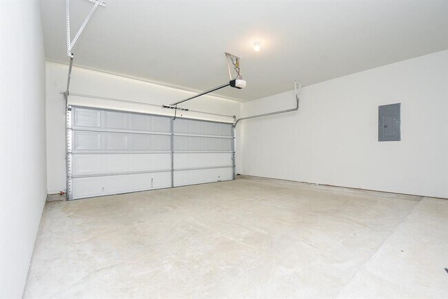 Building Photo - 27131 Grey Fox Run