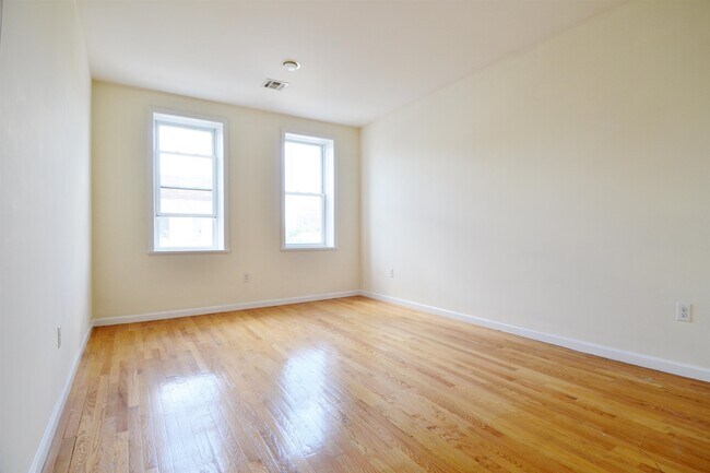 Building Photo - 459 Broadway