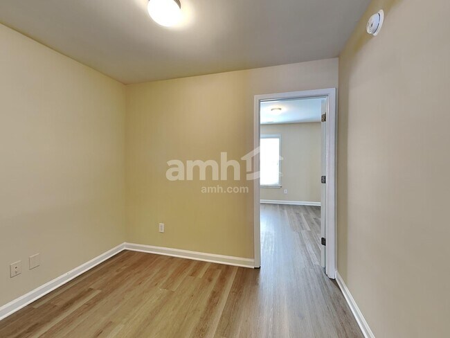 Building Photo - 228 Haywood Ln