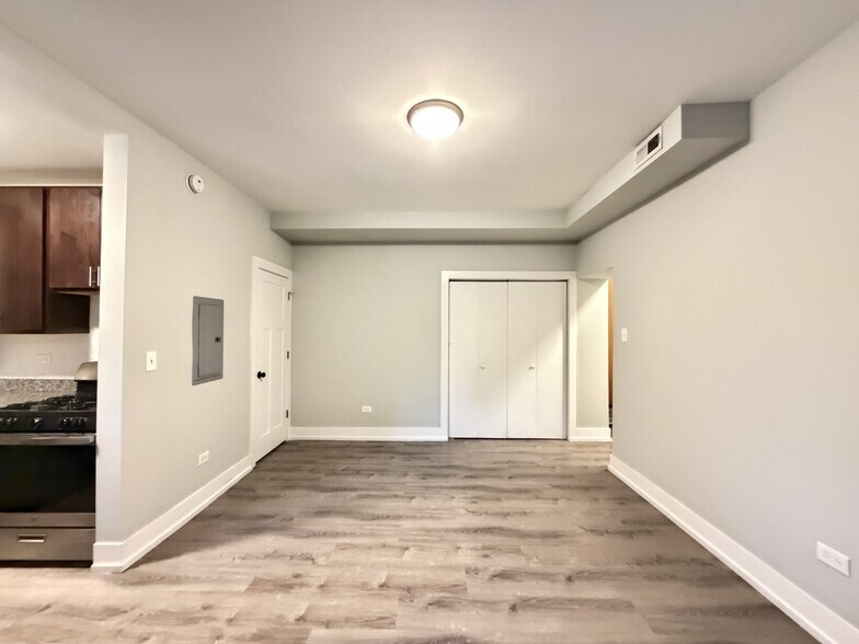 Building Photo - 913 Maple