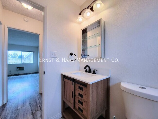 Building Photo - 5050 Linden Ave