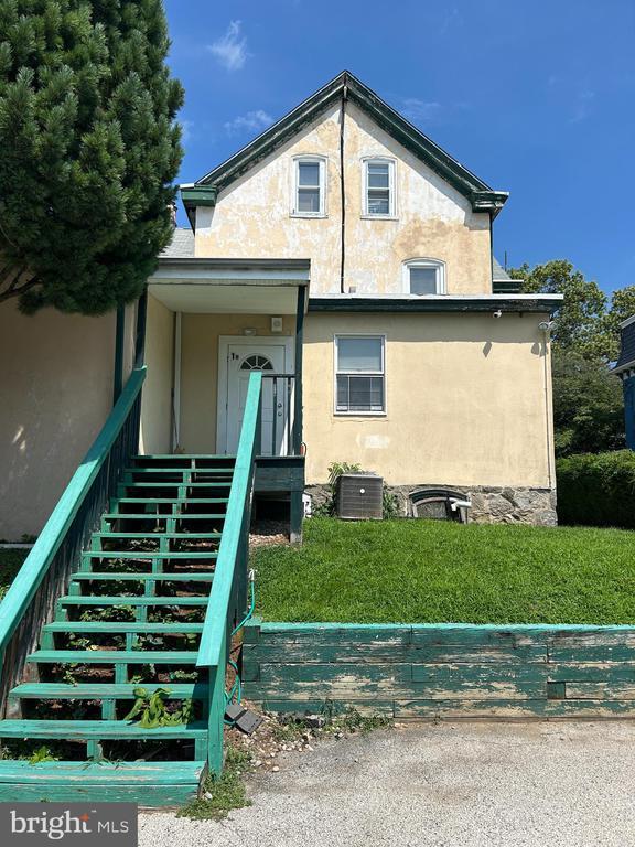 Building Photo - 521 Leverington Ave