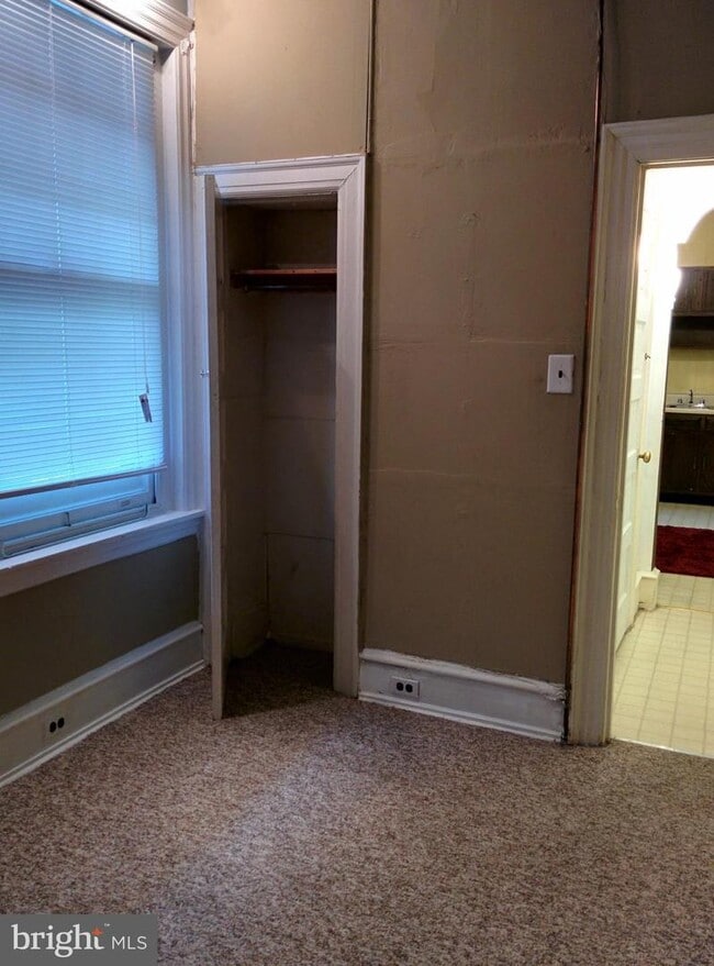 Building Photo - 419 Green Ln