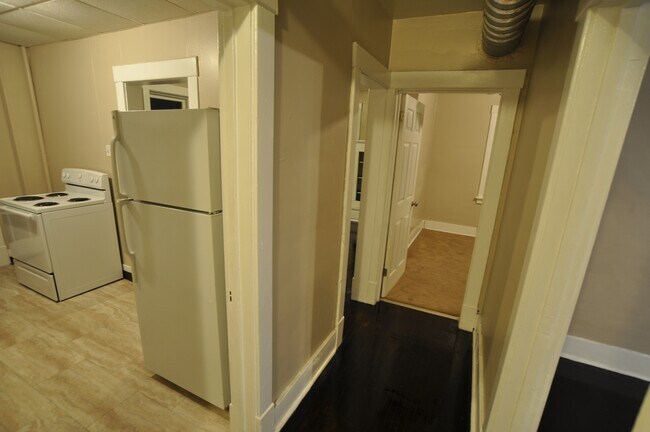 Building Photo - Updated Apartment in the Heart of Beaver F...