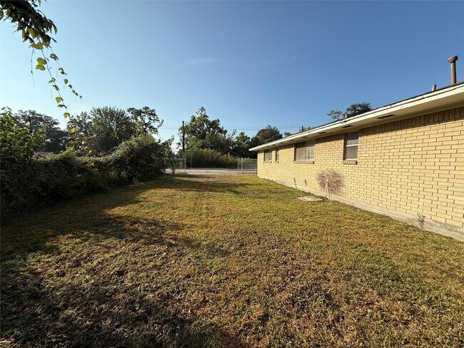 Building Photo - 7325 Ley Rd