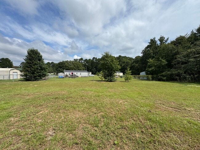 Building Photo - Beautifully Updated 3 Bed 2 Bath Home with...