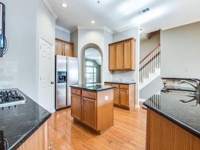 Building Photo - Gorgeous 1.5 story home with media equipment