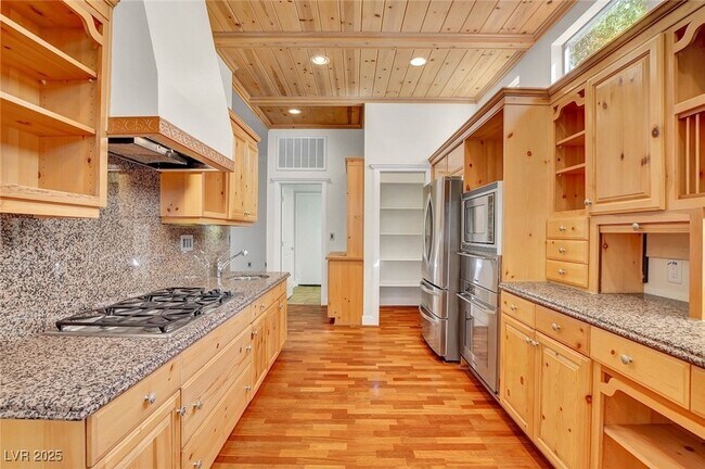 Building Photo - 9005 Opus Dr
