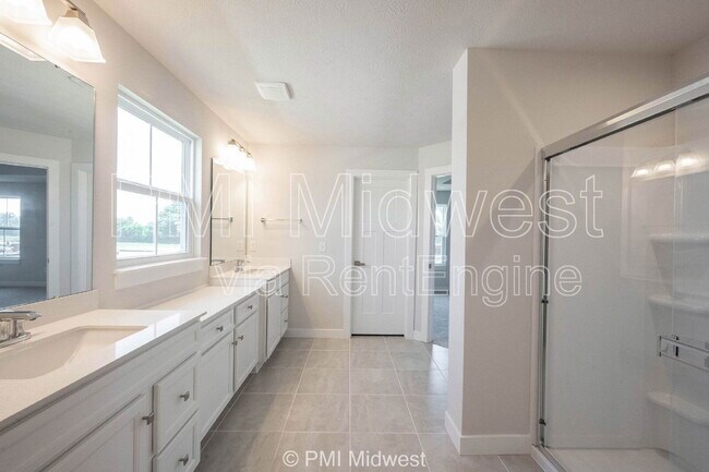 Building Photo - 581 Roosevelt St