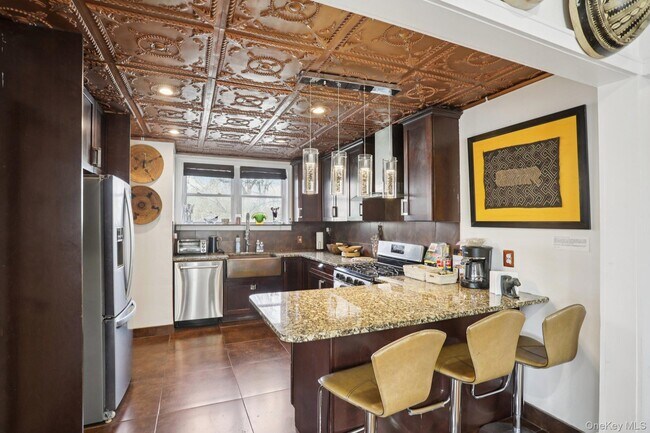 Building Photo - 375 Hawthorne Terrace