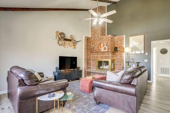 Building Photo - Spacious 2BR Home Near JMU –