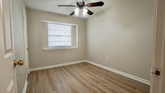 Building Photo - 105 Foxbriar St