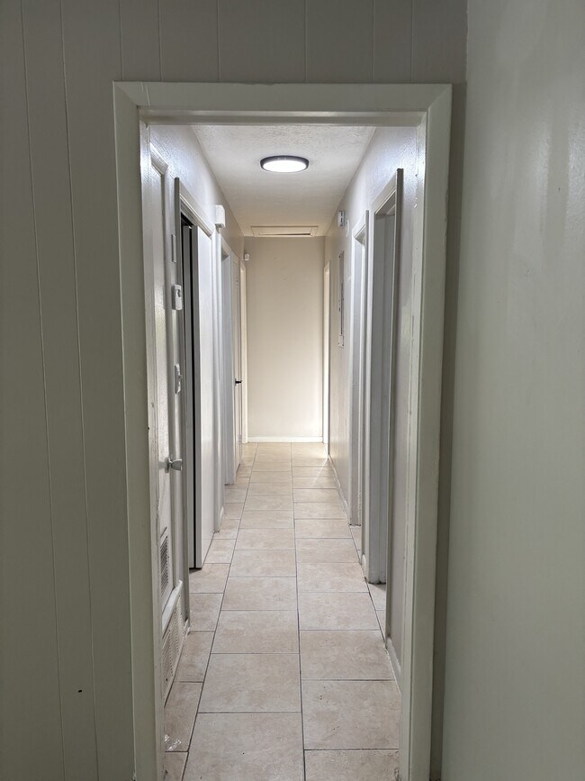 Building Photo - 7525 Sharbeth Dr S