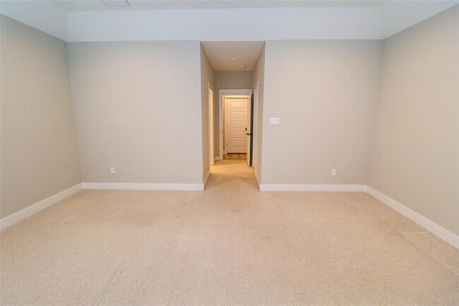 Building Photo - 5213 Pinemont Creek Ln
