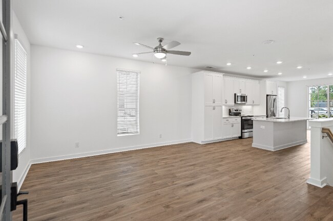 Building Photo - 416 Burton Dr