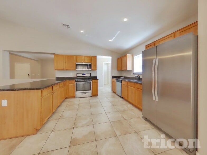 Building Photo - 12513 W Aster Dr