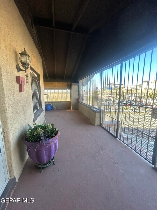 Building Photo - 1546 Upson Dr