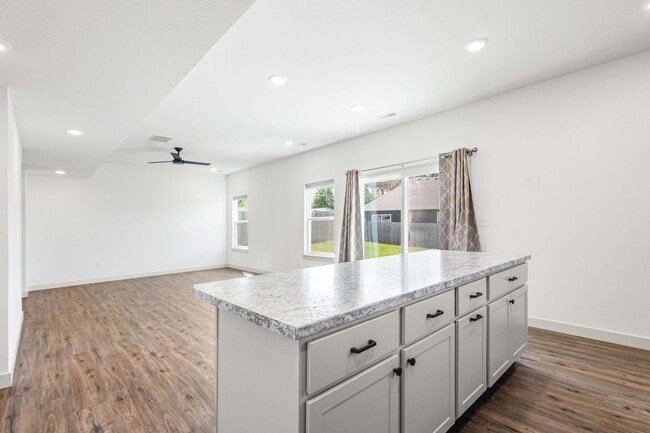 Building Photo - 3400 Naples Dr
