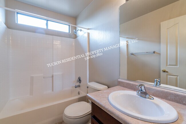 Building Photo - 4123 E Cameo Point Dr