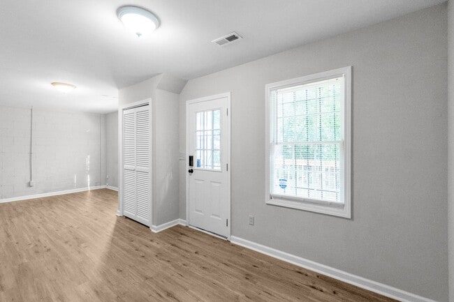 Building Photo - Spacious 2-Story Home with Finished Basement!
