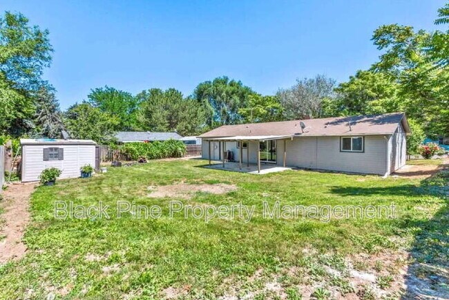 Building Photo - 404 Mountain View Dr