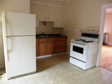 Interior Photo - 73 College St