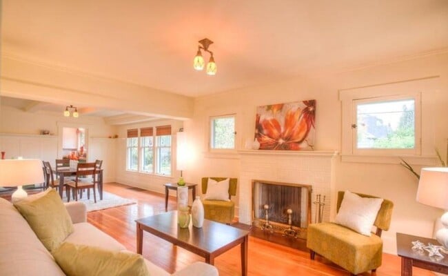 Building Photo - 2 bedroom in Seattle WA 98103