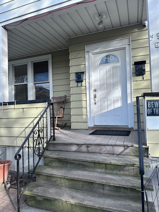 Building Photo - 95 E Clifton Ave