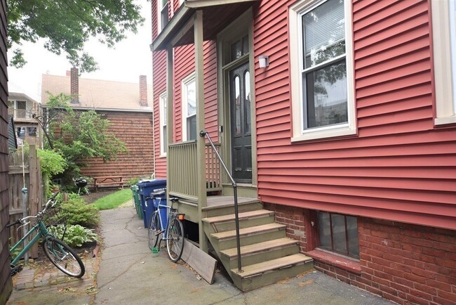 Building Photo - 135 Otis St