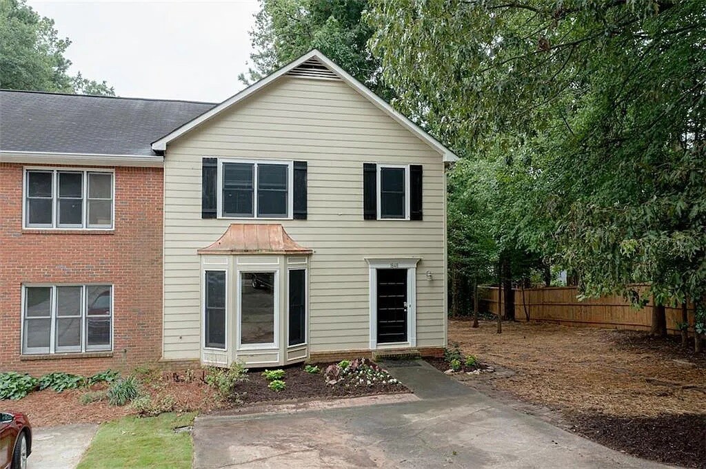 Building Photo - Room in Townhome on Cooper Lake Dr SE
