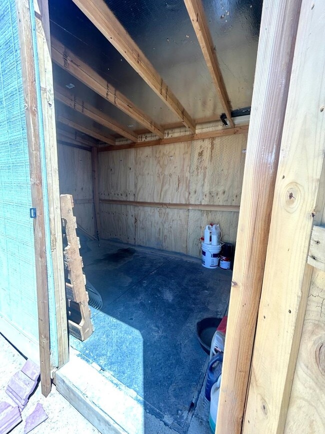 Building Photo - Newly Renovated 2 Bedroom 1 Bathroom Home