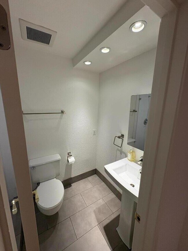 Building Photo - 153 California Ave