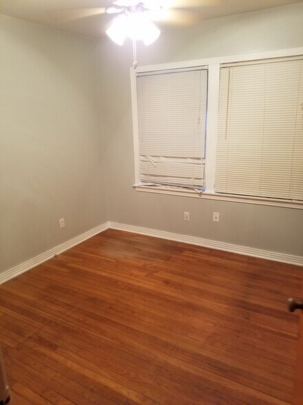 Building Photo - 121 Seaman Dr