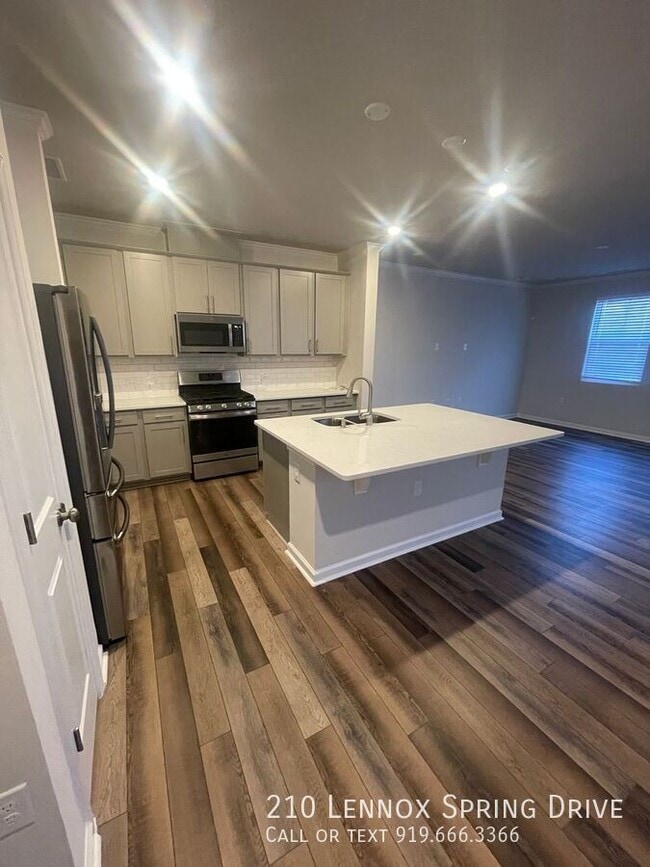 Building Photo - 210 Lennox Spring Dr