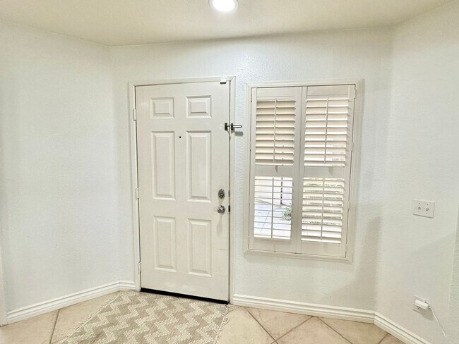Building Photo - 5010 Golondrina Way