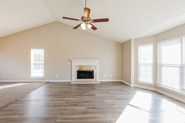 Building Photo - 503 Bentley Way