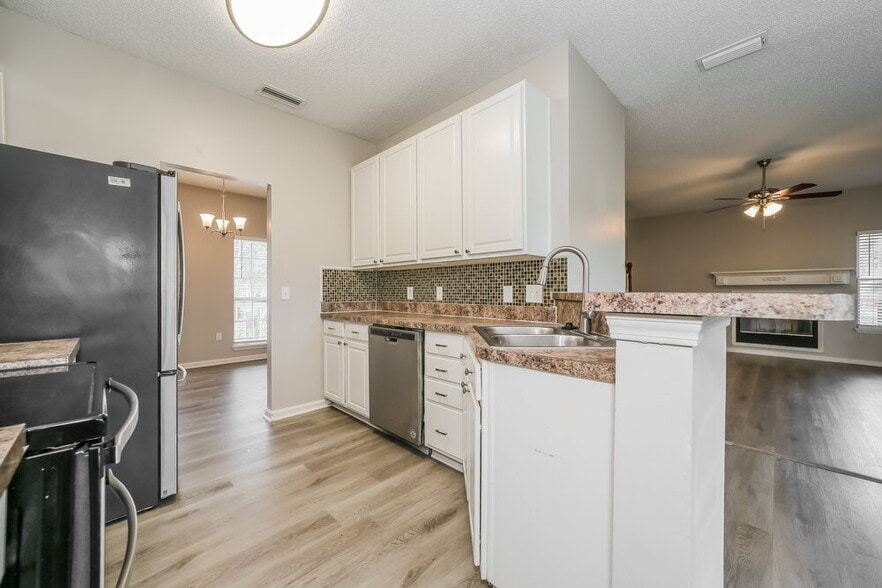 Building Photo - 1043 Gallant Fox Cir S