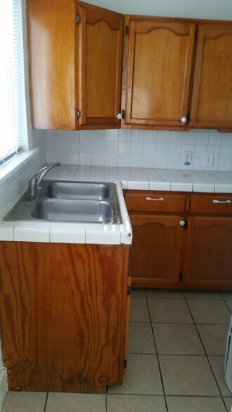 Kitchen - 826 E 10th St