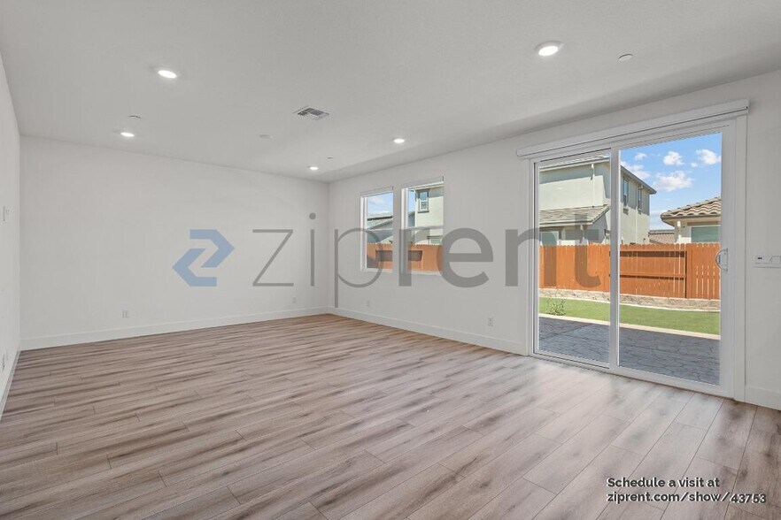 Building Photo - 437 Manhattan Dr