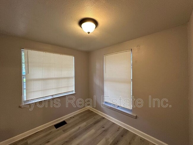 Building Photo - 2115 Crawford St