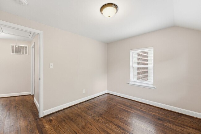 Building Photo - 2341 Belleview Ave