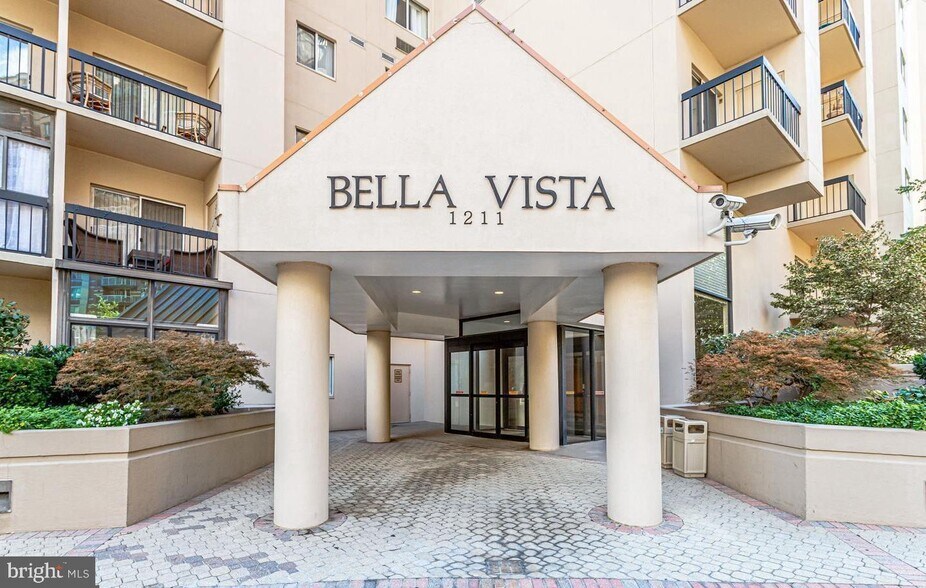 Building Photo - 1211 S Eads St