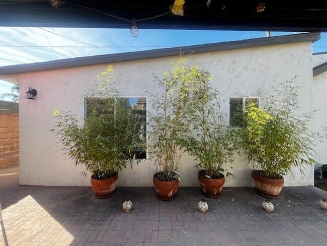 Building Photo - 11432 Hadley St