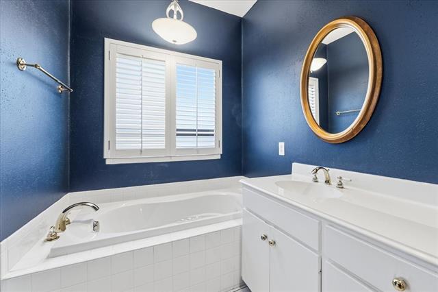 Building Photo - 22 1 Main Pl